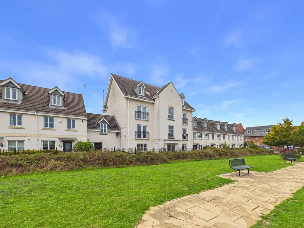 Pintail Close, Cheltenham, GL51, photo 3