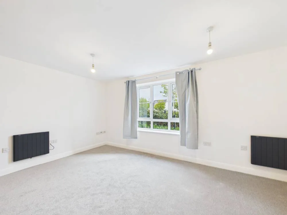 Pintail Close, Cheltenham, GL51, photo 4