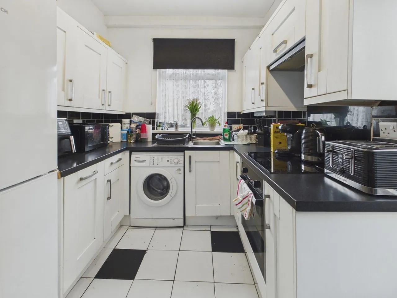 Hunloke Road, Holmewood, Chesterfield, photo 2