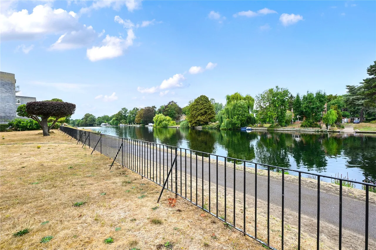 Riverside Road, Staines Upon Thames, TW18, photo 5
