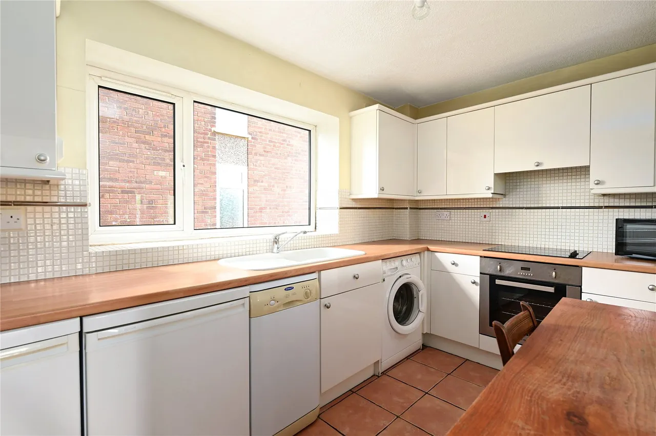 Riverside Road, Staines Upon Thames, TW18, photo 4
