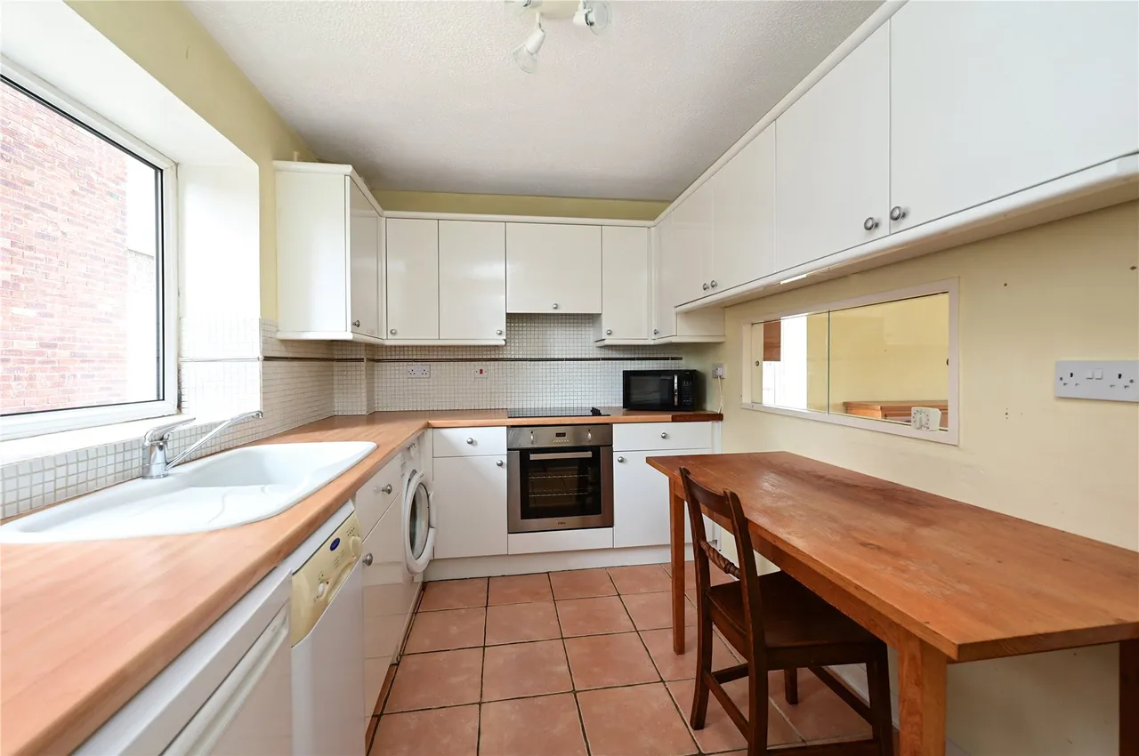 Riverside Road, Staines Upon Thames, TW18, photo 8