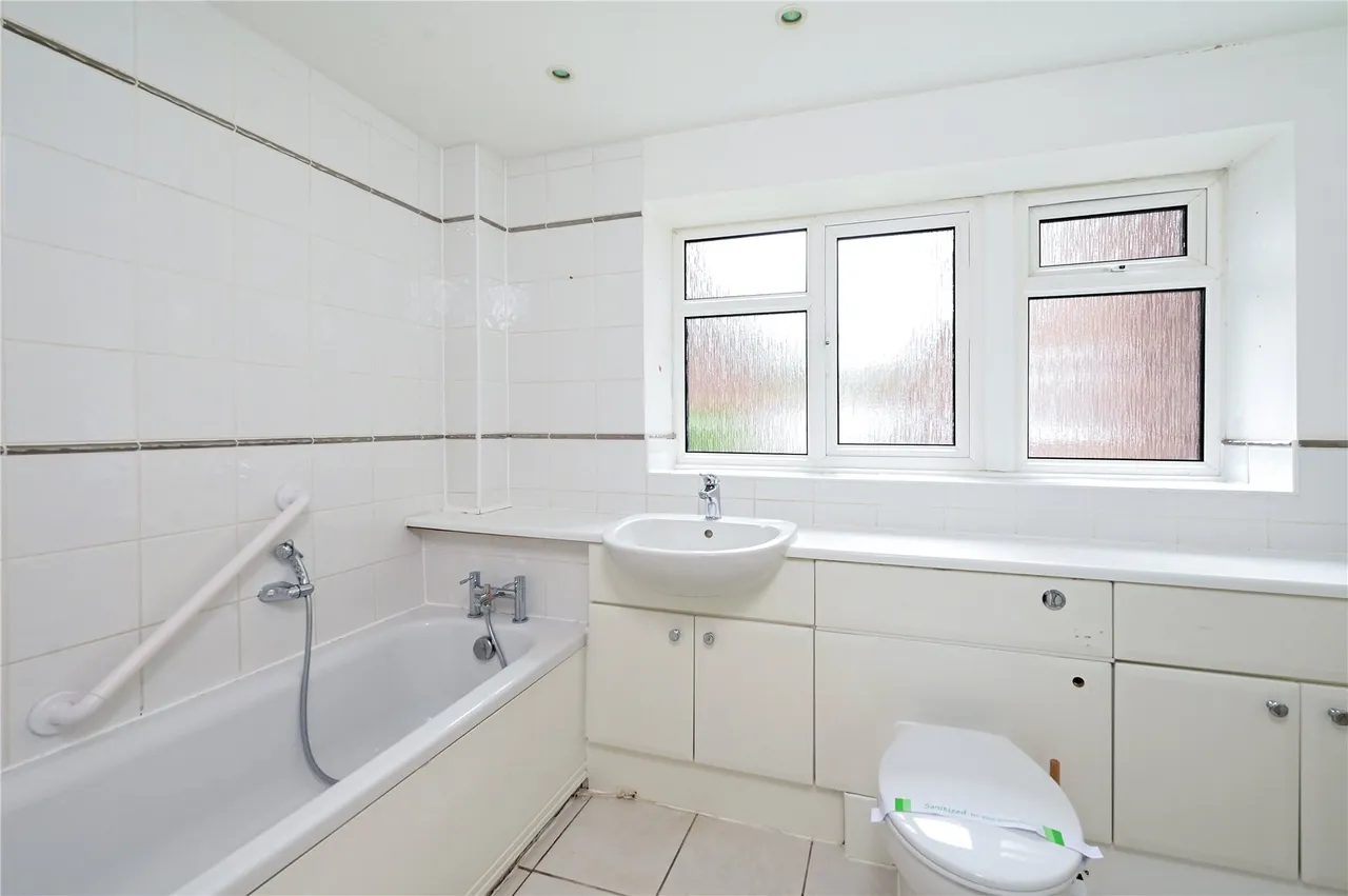 Riverside Road, Staines Upon Thames, TW18, photo 6