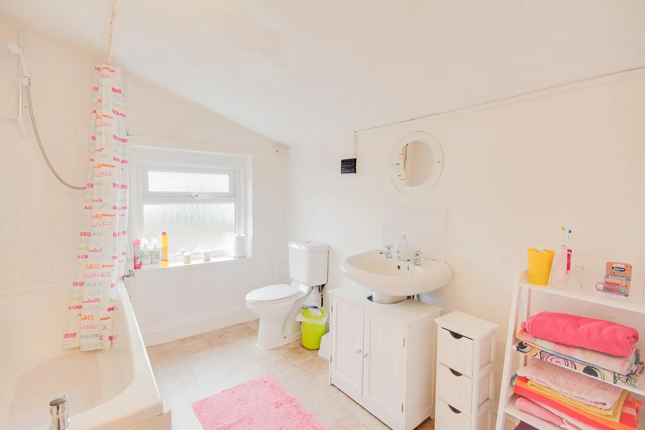 Ducie Street, Tredworth, Gloucester, GL1, photo 7