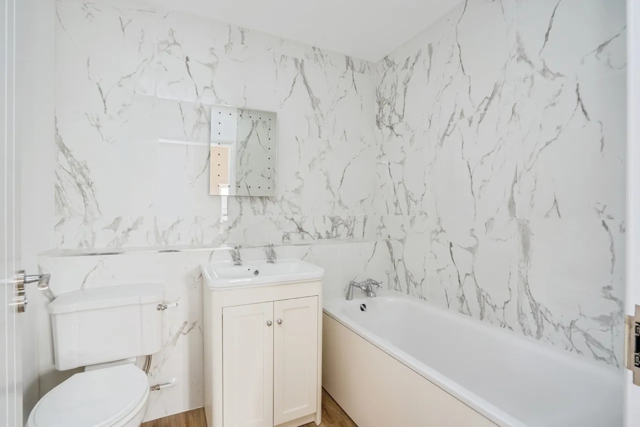 Orchard Close, Bosham, PO18, photo 10