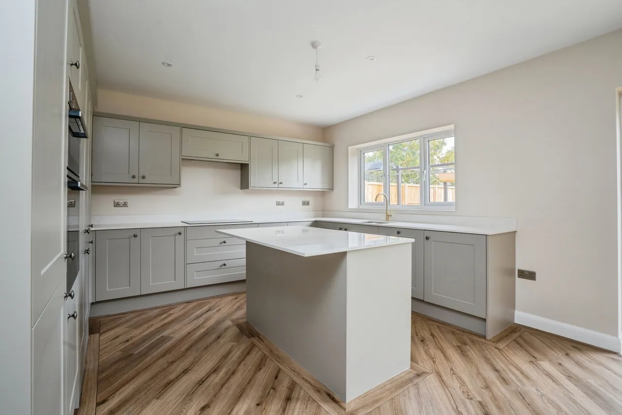 Orchard Close, Bosham, PO18, photo 2