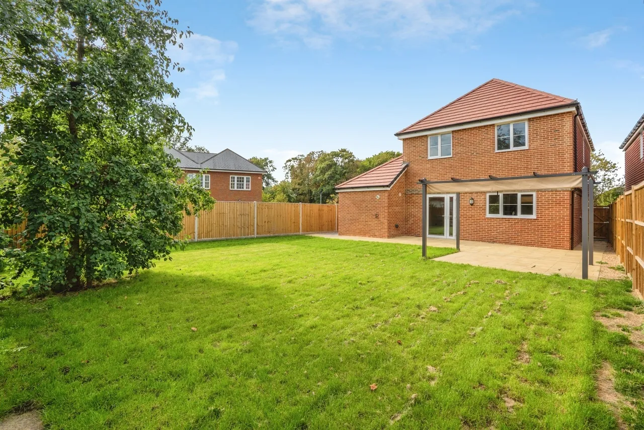 Orchard Close, Bosham, PO18, photo 6