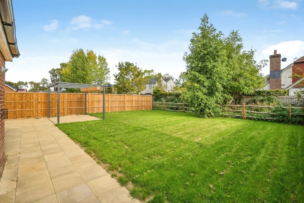 Orchard Close, Bosham, PO18, photo 20