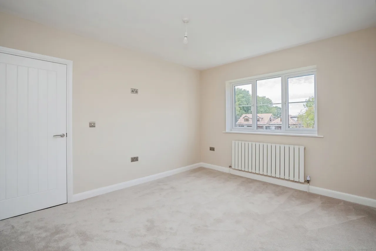 Orchard Close, Bosham, PO18, photo 8