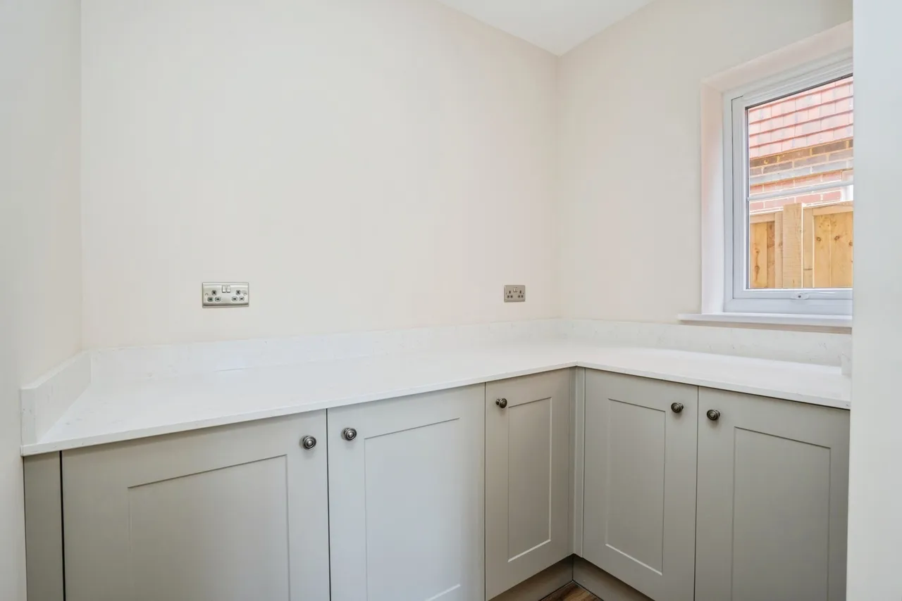 Orchard Close, Bosham, PO18, photo 12