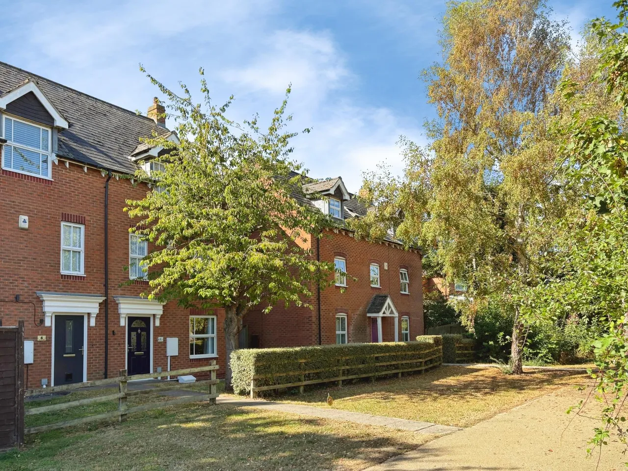 Rose Hip Walk, Witham St Hughs, LN6, photo 22