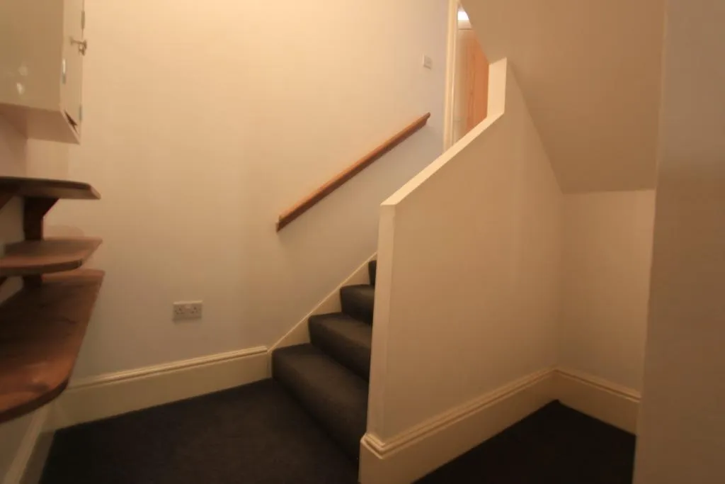 Victoria Street, Glossop, SK13, photo 10