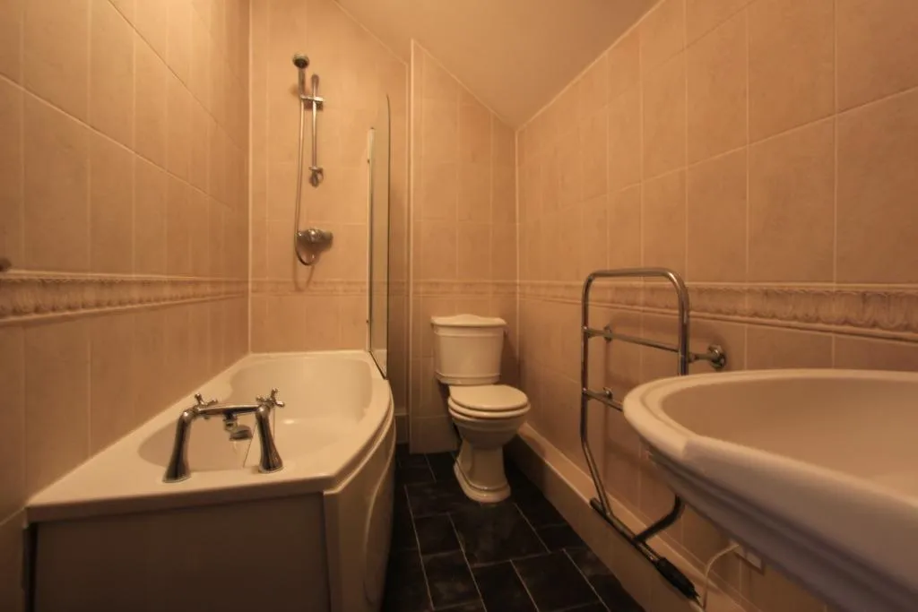 Victoria Street, Glossop, SK13, photo 7