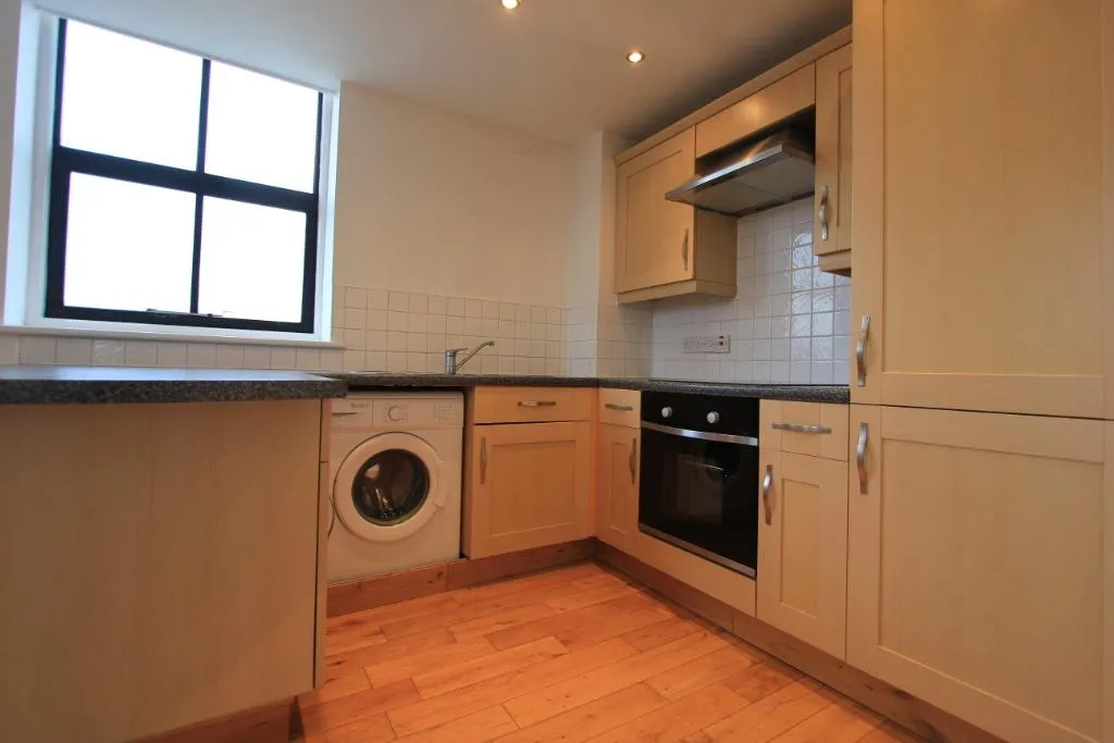 Victoria Street, Glossop, SK13, photo 5