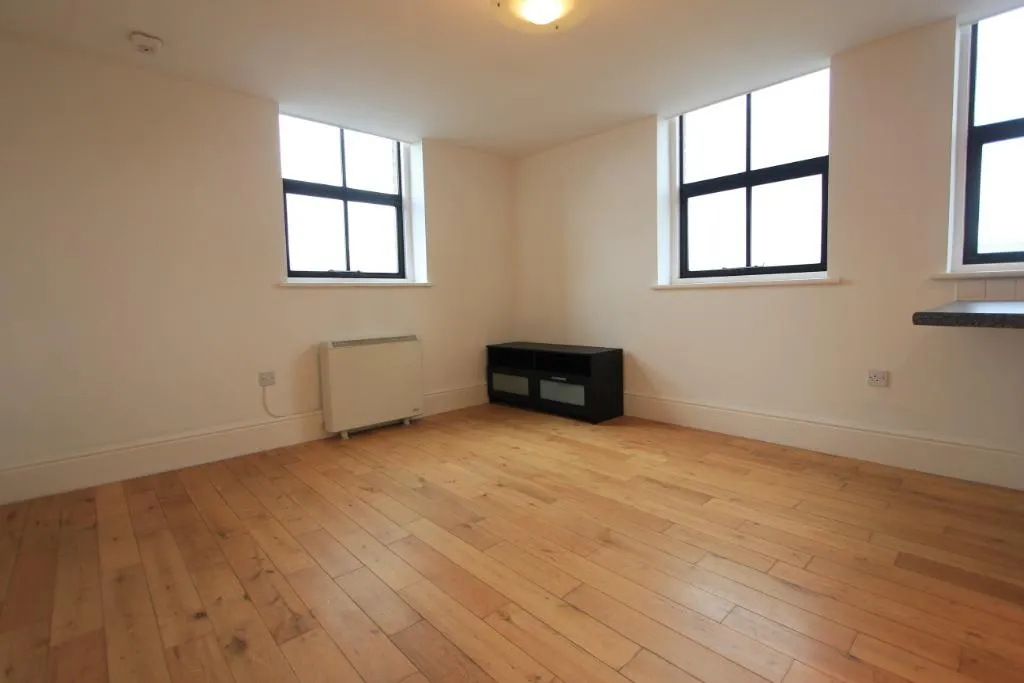 Victoria Street, Glossop, SK13, photo 3