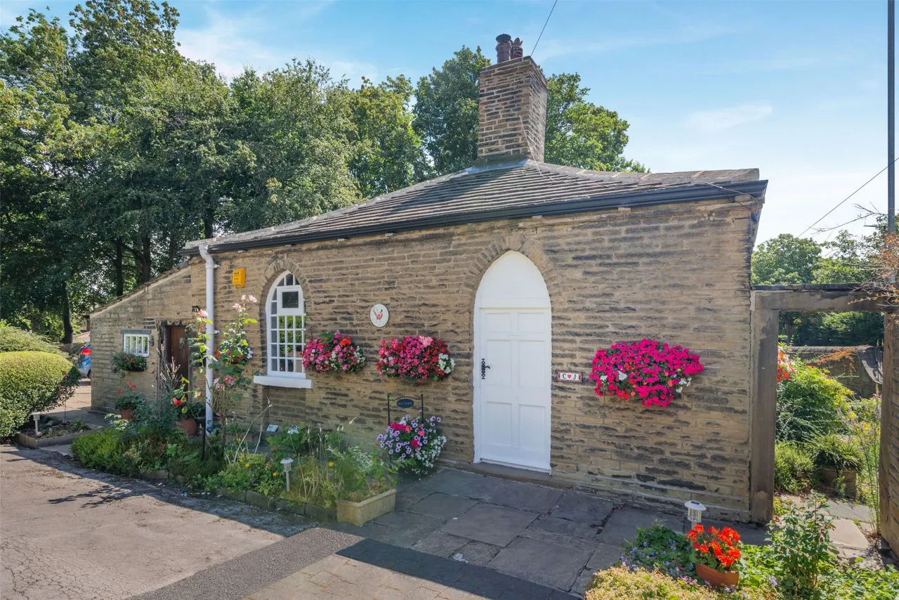 Halifax Road, Calderdale, HD6, photo 28