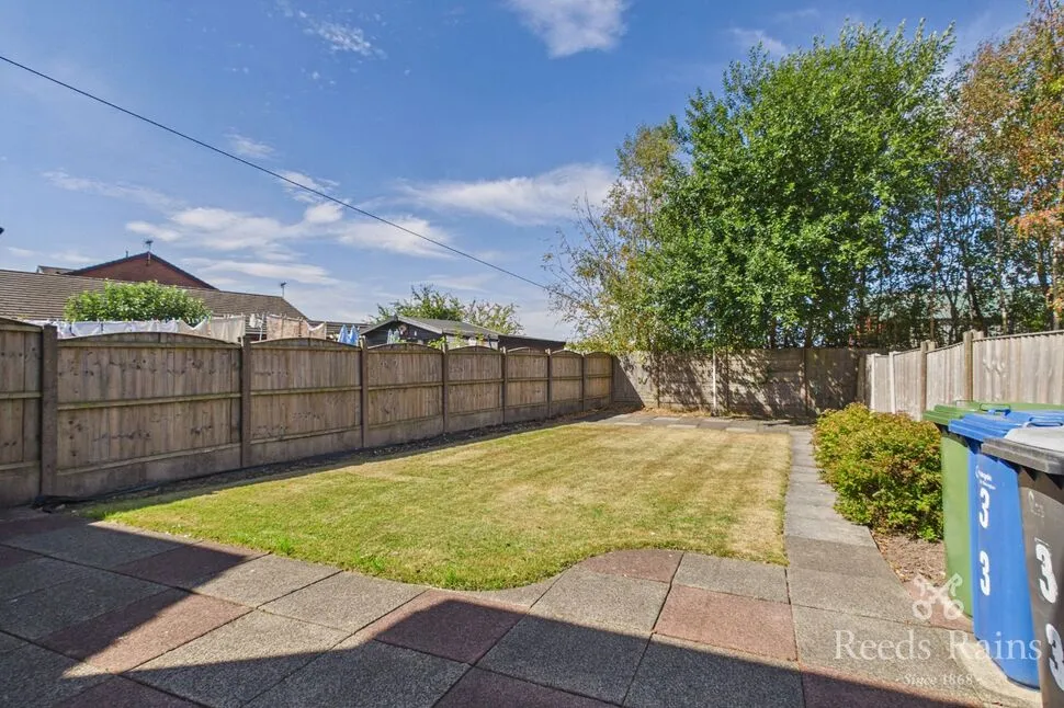 Thatchers Mount, Collins Green, WA5, photo 3