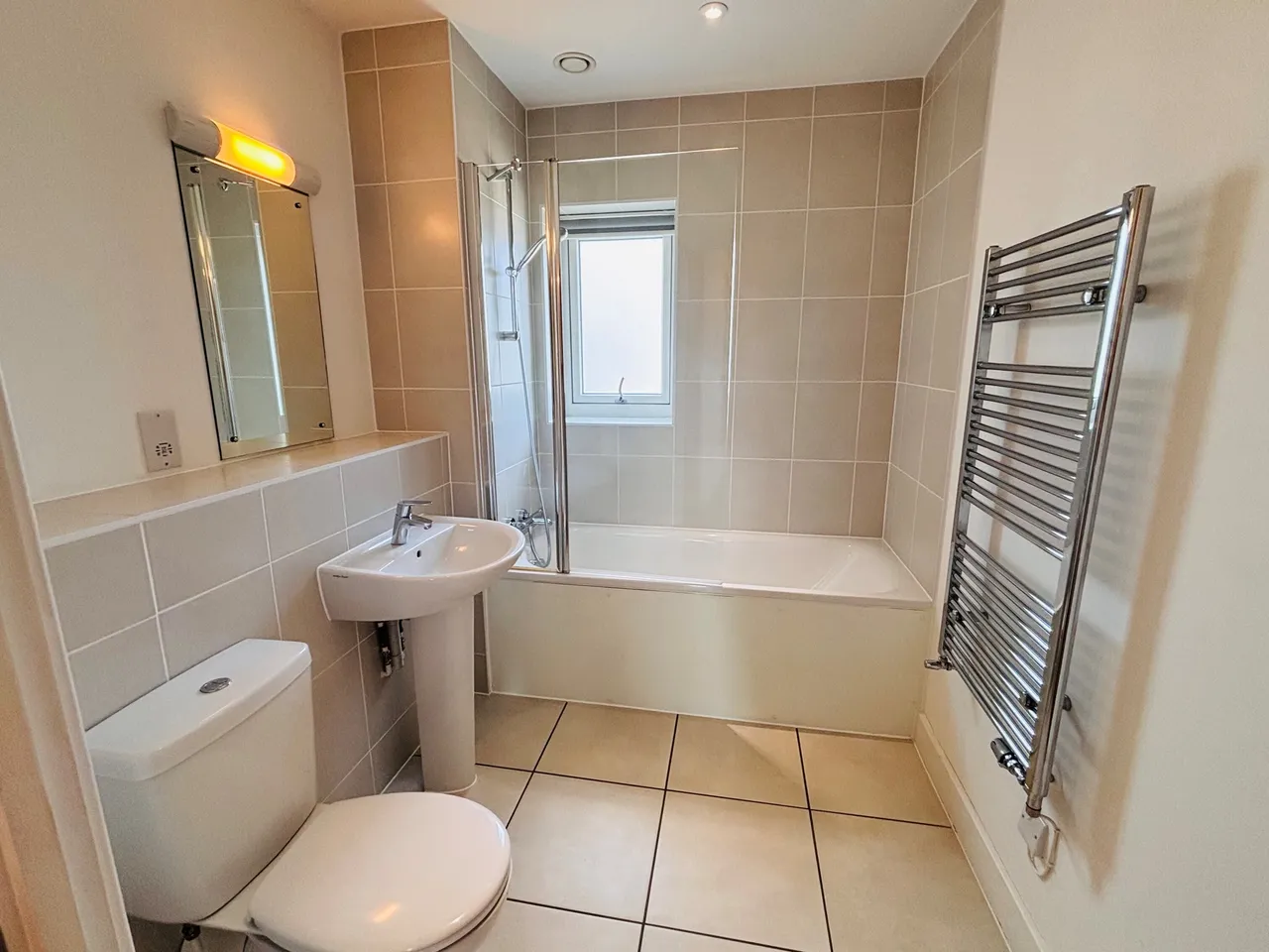 Bowes Road, London, N11, photo 10