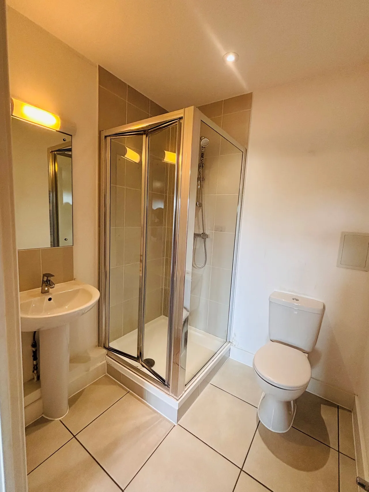 Bowes Road, London, N11, photo 9