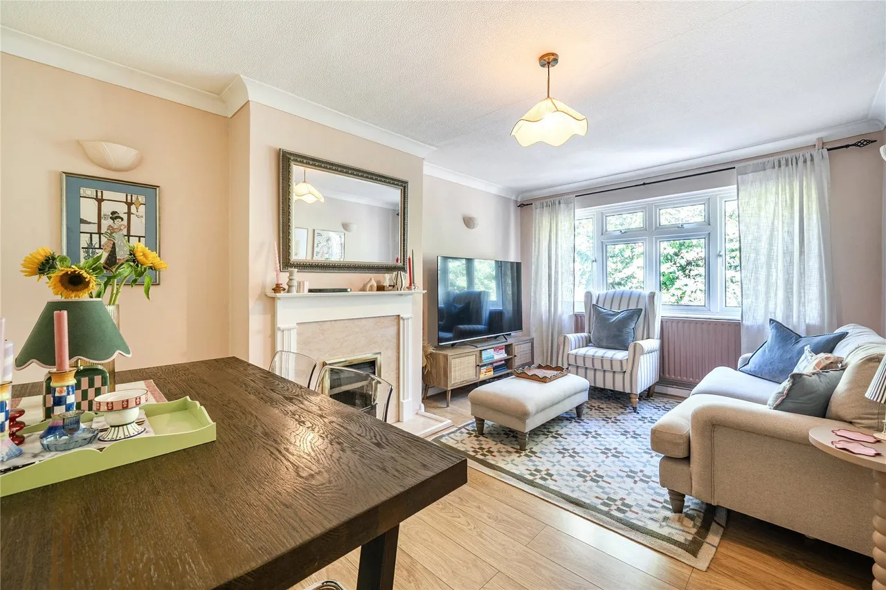 2 bed flat for sale, Blyth Road, Bromley, BR1