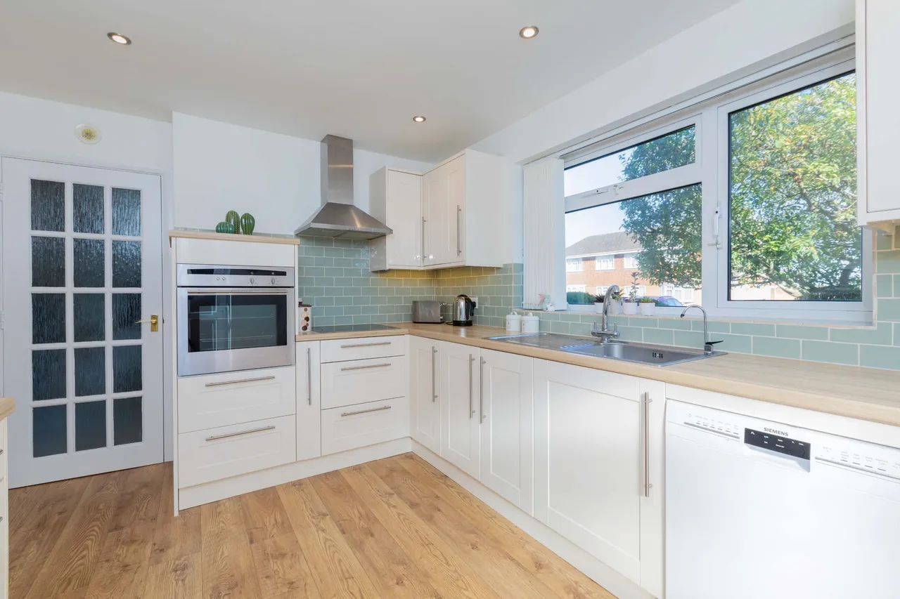 Avondale, Cranbrook Drive, Maidenhead, Berkshire, photo 5