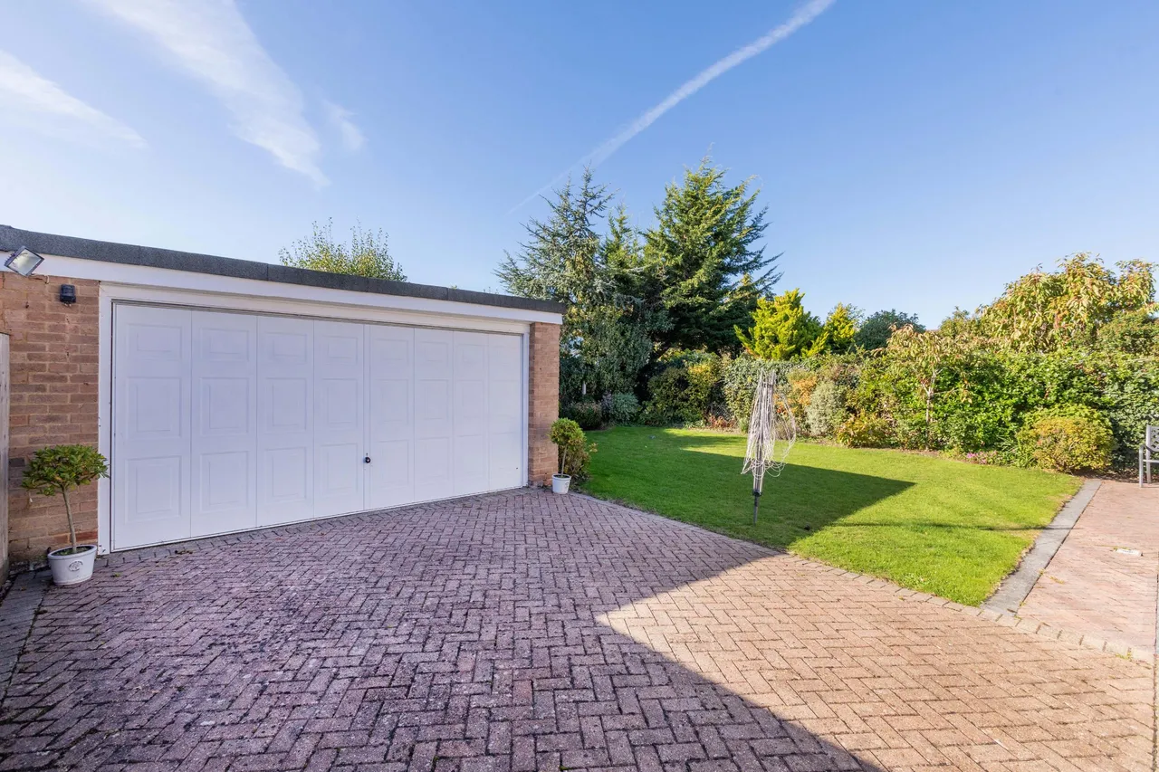 Avondale, Cranbrook Drive, Maidenhead, Berkshire, photo 18