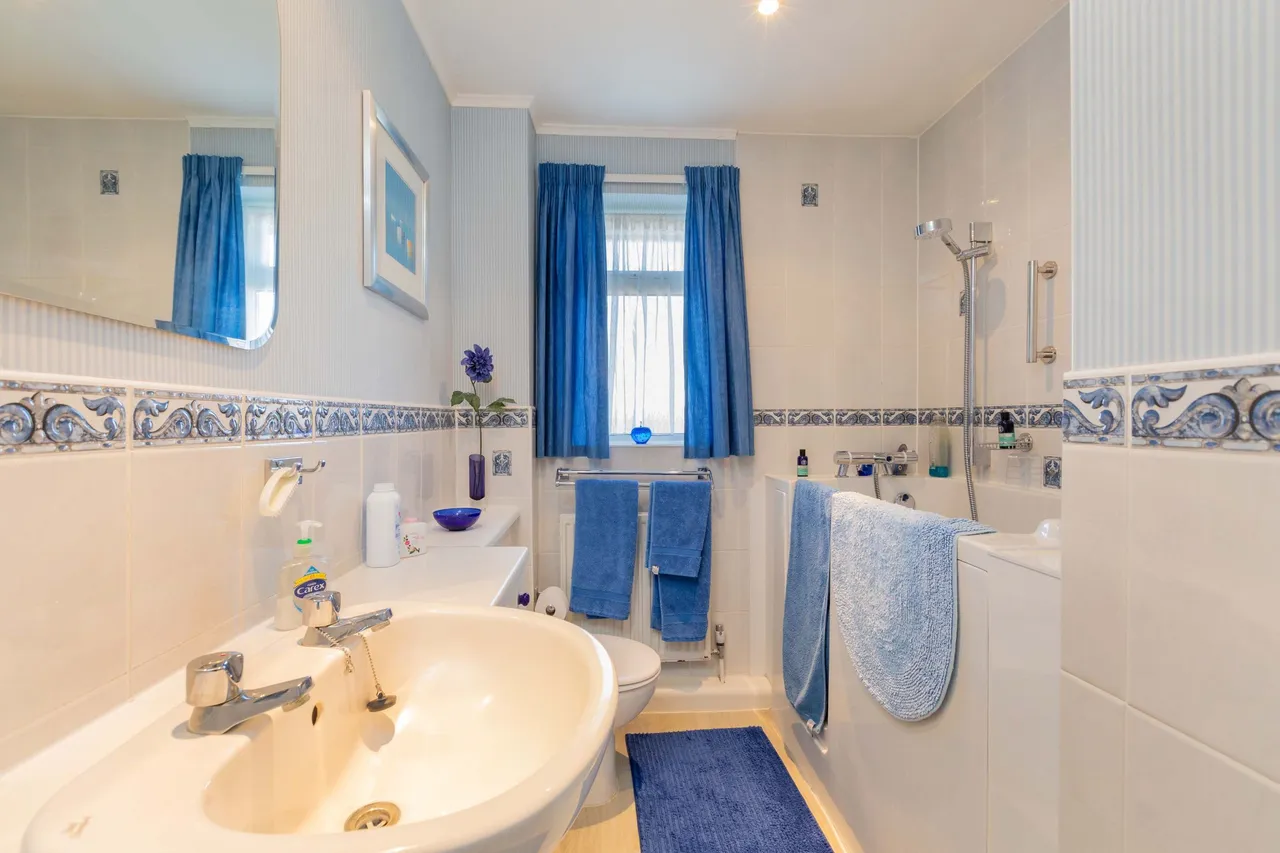 Avondale, Cranbrook Drive, Maidenhead, Berkshire, photo 14
