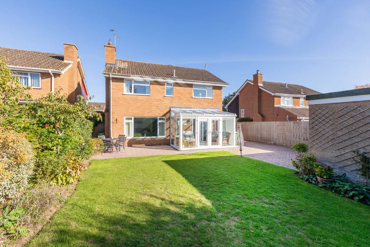 Avondale, Cranbrook Drive, Maidenhead, Berkshire, photo 3
