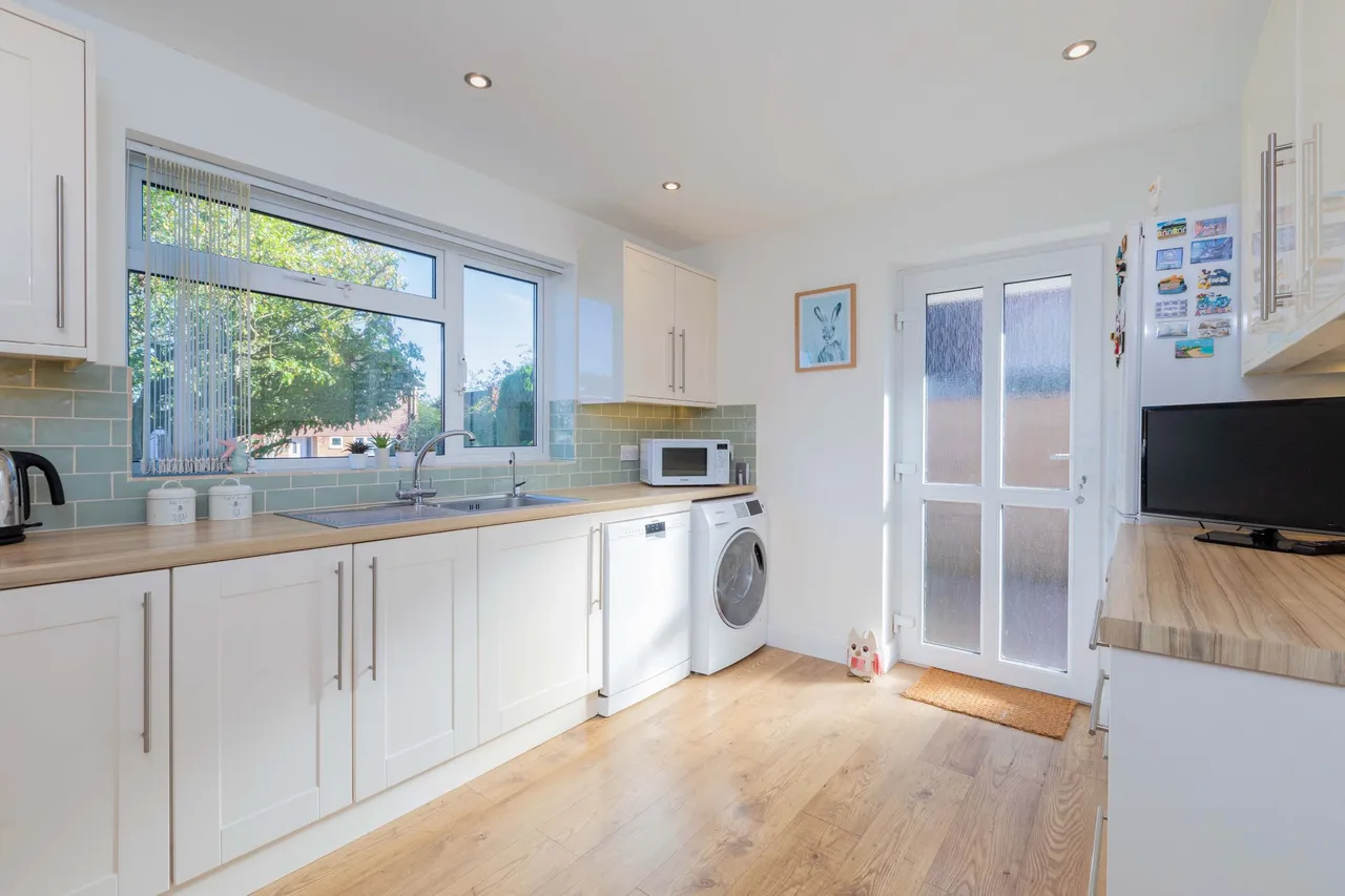 Avondale, Cranbrook Drive, Maidenhead, Berkshire, photo 6