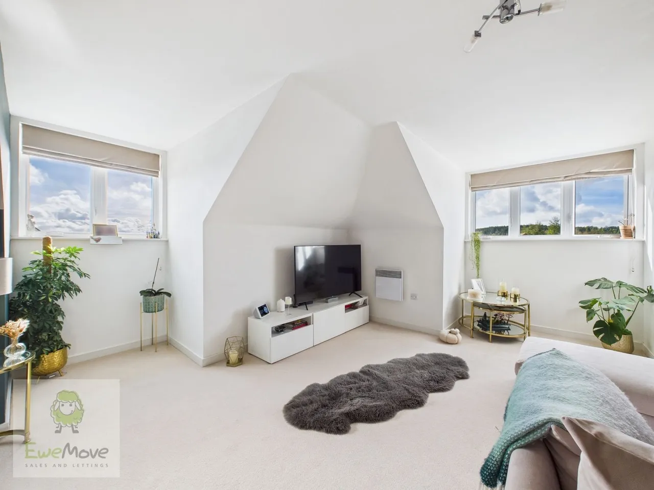 1 bed flat for sale, Alisander Close, Holborough Lakes, ME6
