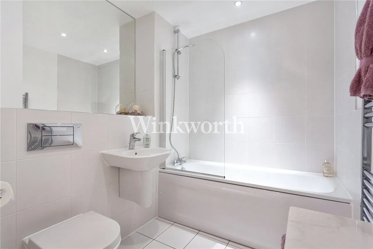 Merlin Heights, London, N17, photo 14
