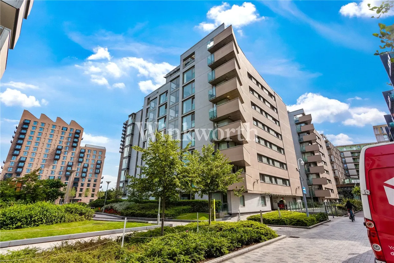 Merlin Heights, London, N17, photo 17