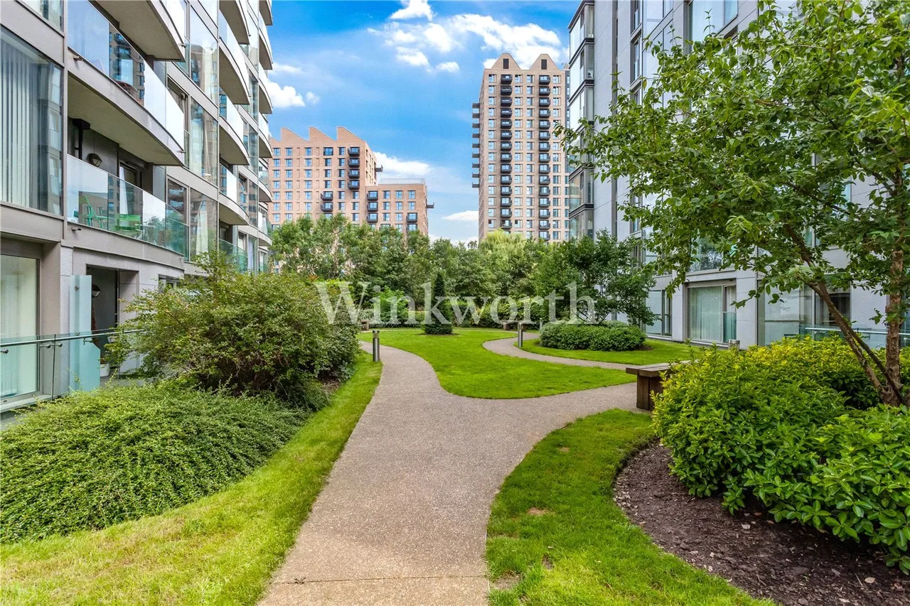 Merlin Heights, London, N17, photo 16