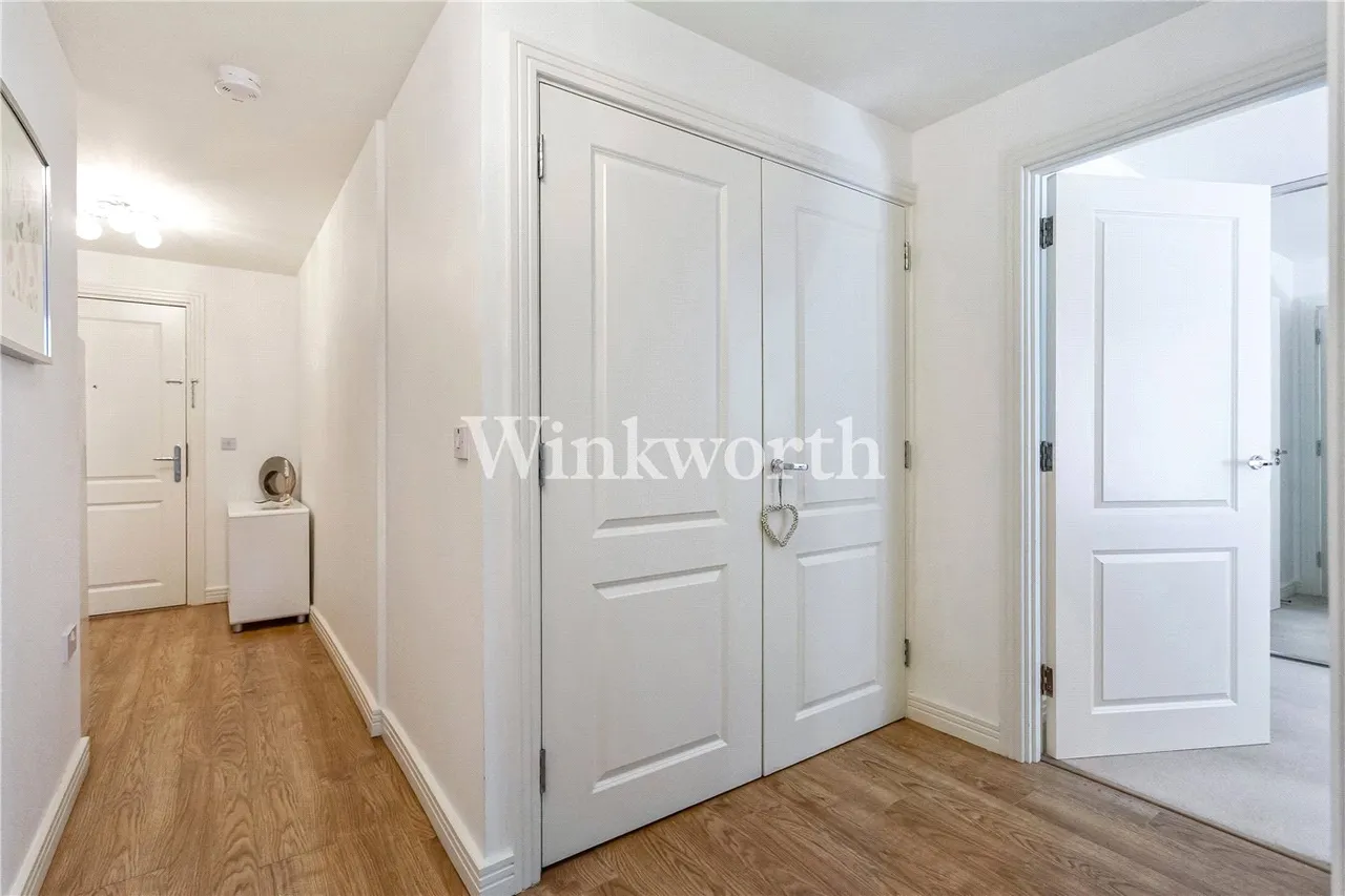 Merlin Heights, London, N17, photo 13