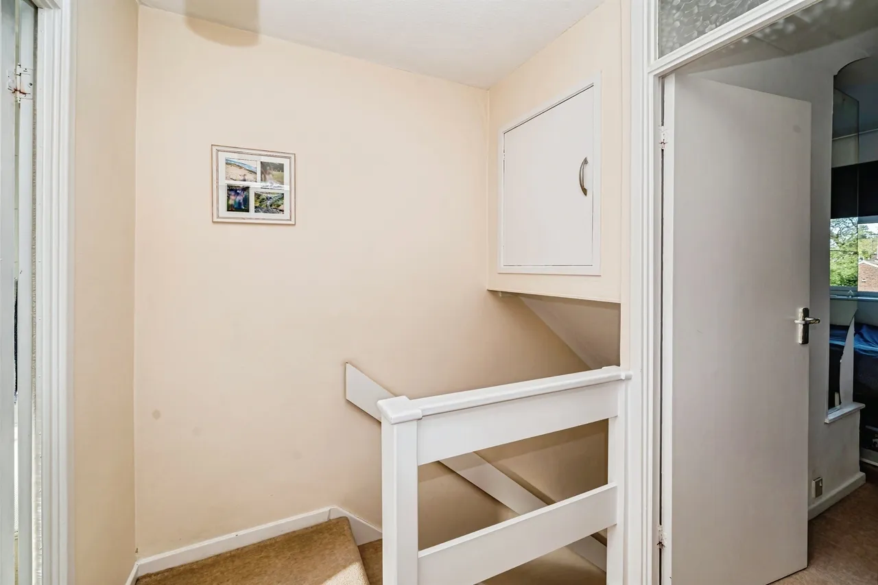 Long Furlong Drive, Slough, SL2, photo 13