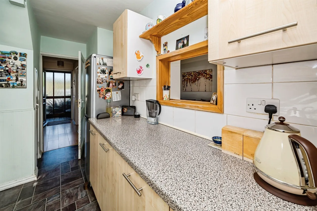 Long Furlong Drive, Slough, SL2, photo 19