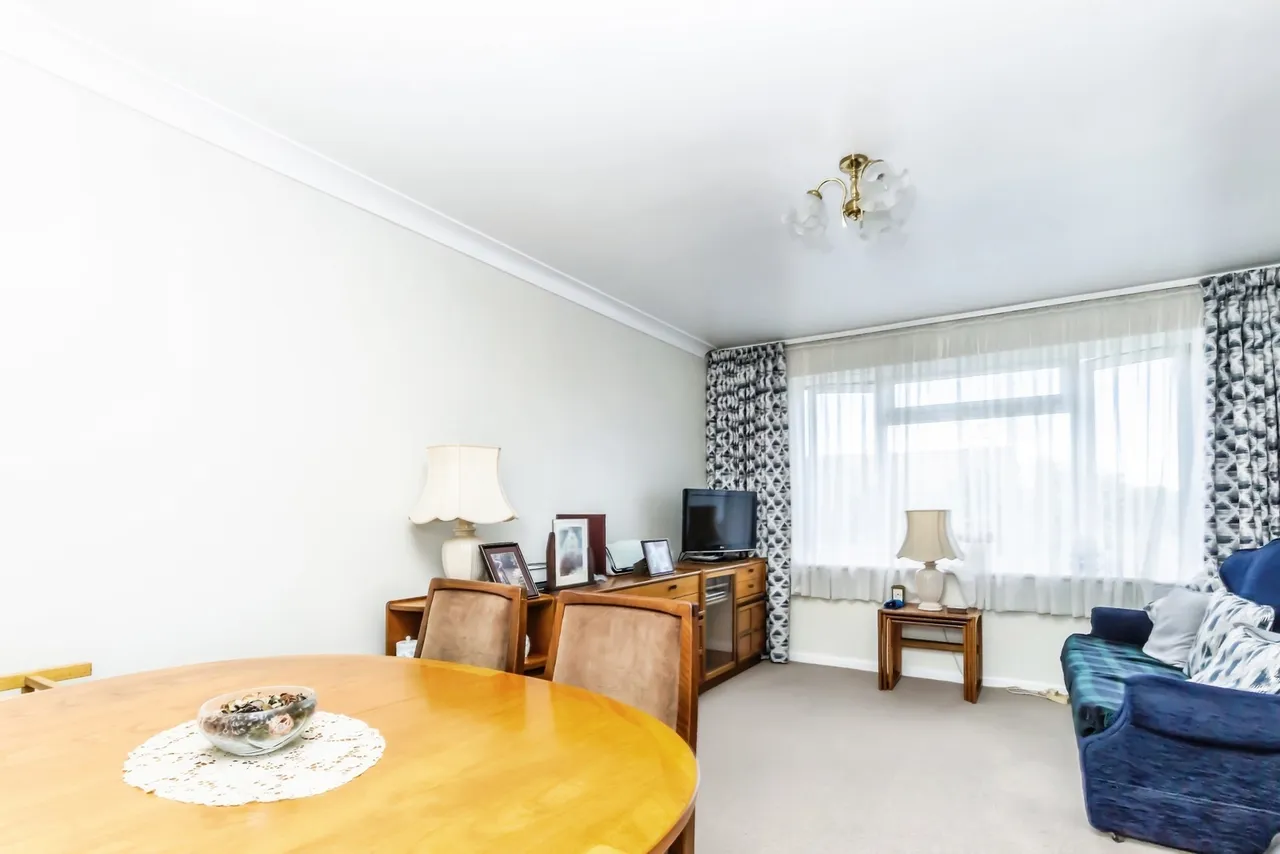 Inglewood, Pixton Way, Croydon, CR0, photo 2