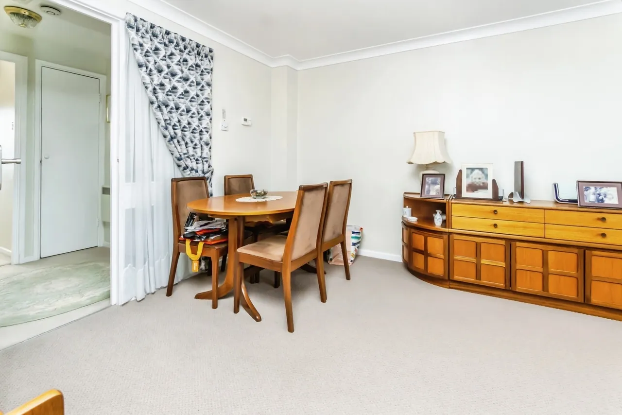 Inglewood, Pixton Way, Croydon, CR0, photo 4