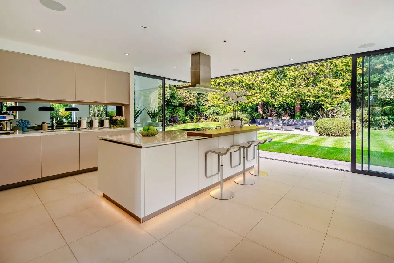 Ridgemead Road, Englefield Green, Egham, Surrey, TW20 0YD, photo 3