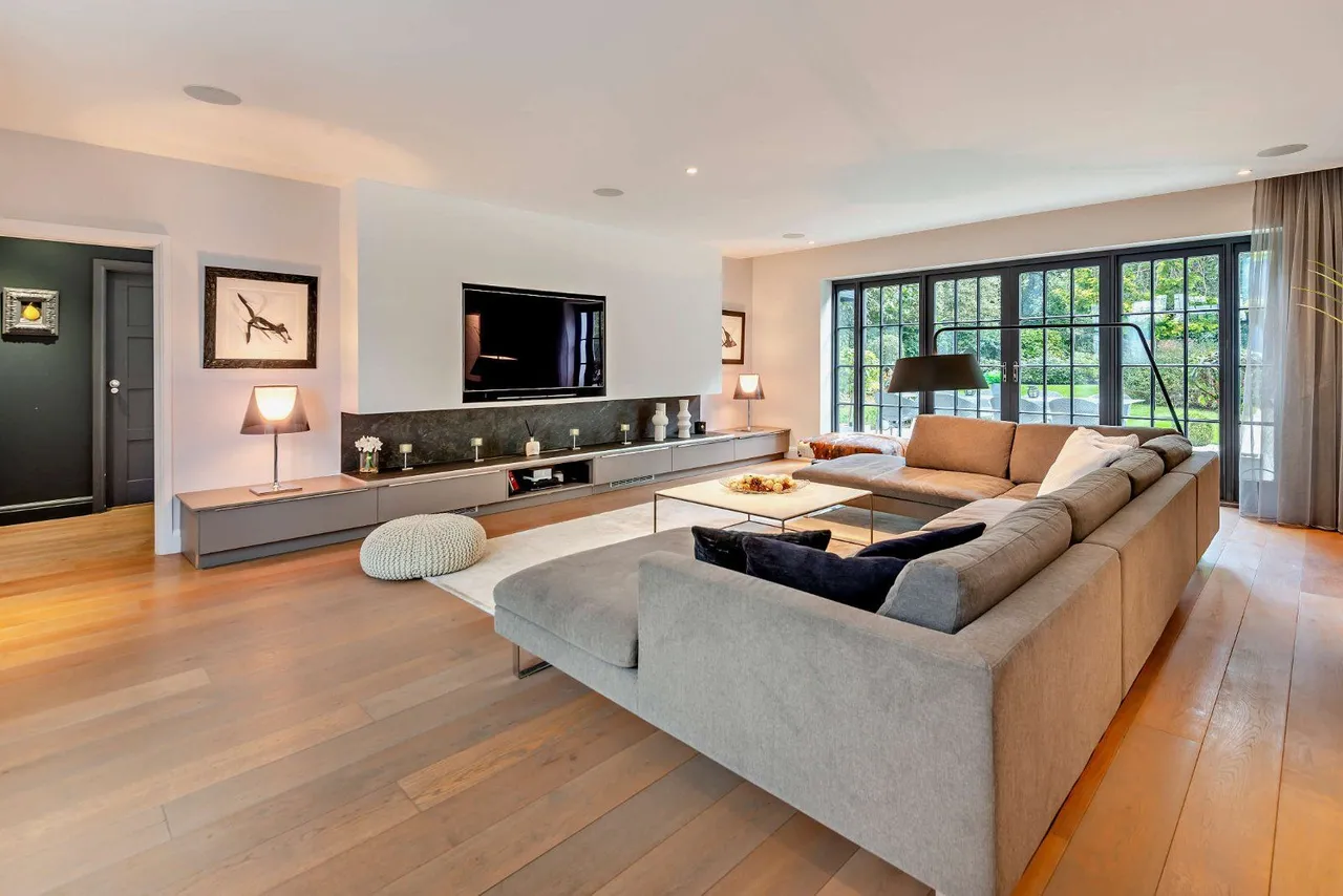 Ridgemead Road, Englefield Green, Egham, Surrey, TW20 0YD, photo 5