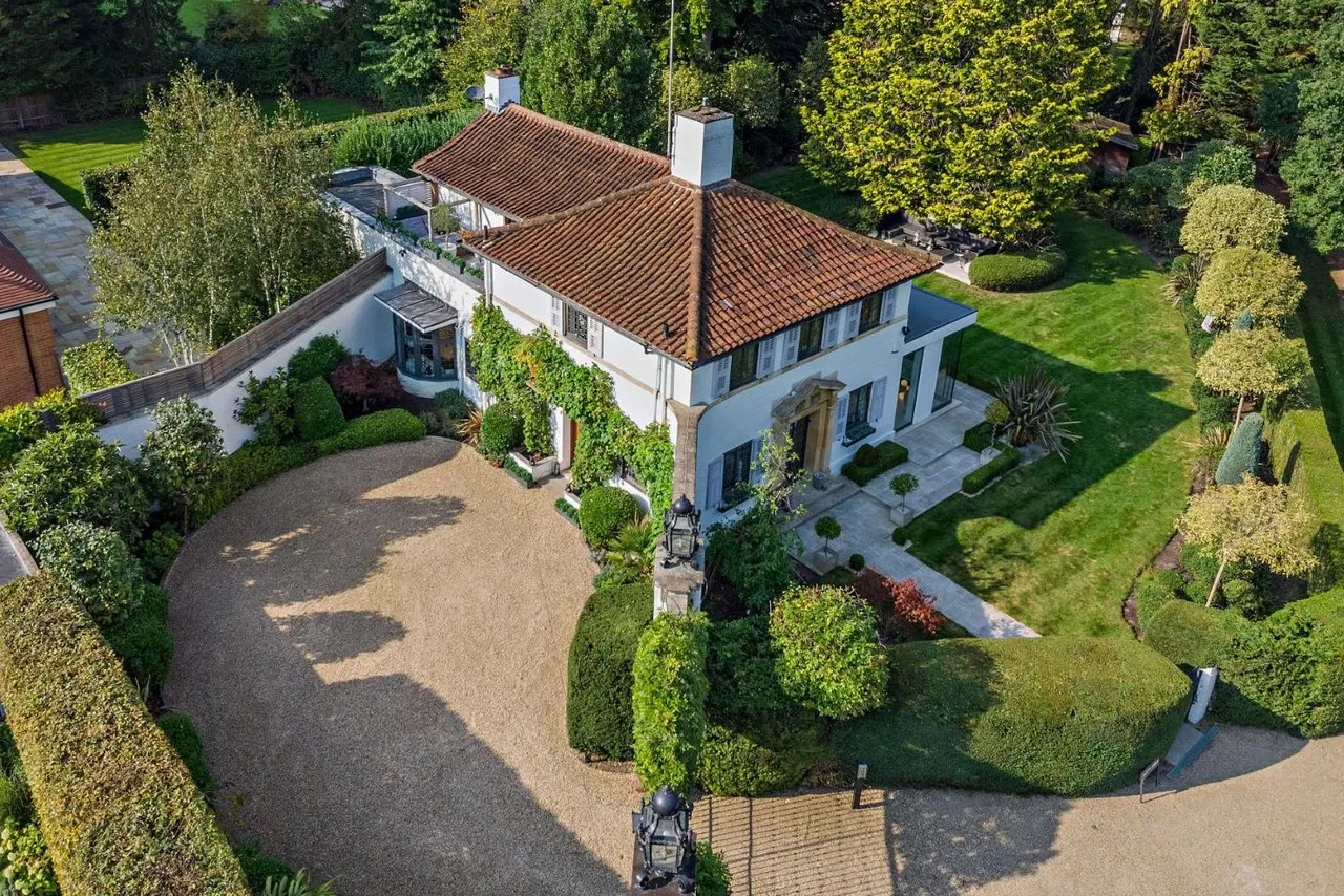 Ridgemead Road, Englefield Green, Egham, Surrey, TW20 0YD, photo 4