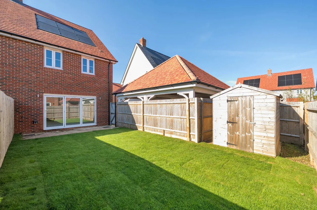 Angmering, BN16, photo 17