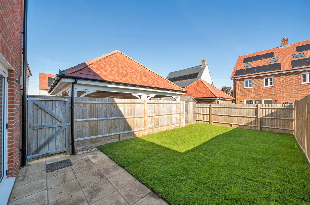 Angmering, BN16, photo 16