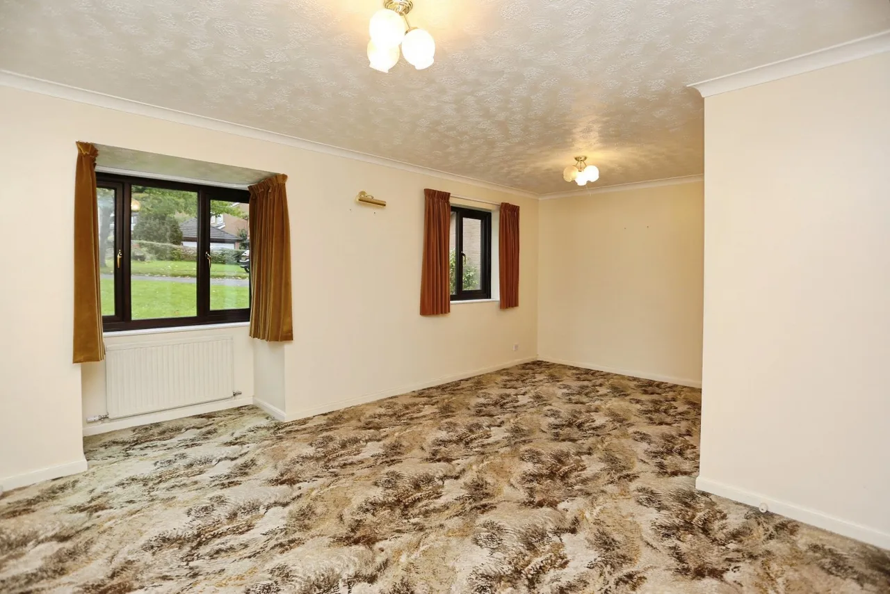 Bluestone Drive, Heaton Mersey, SK4, photo 2