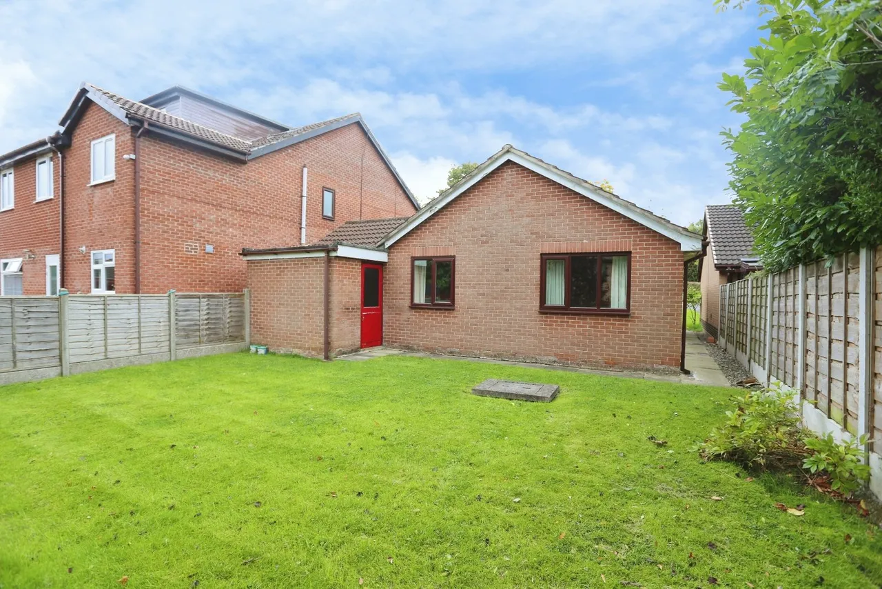 Bluestone Drive, Heaton Mersey, SK4, photo 11