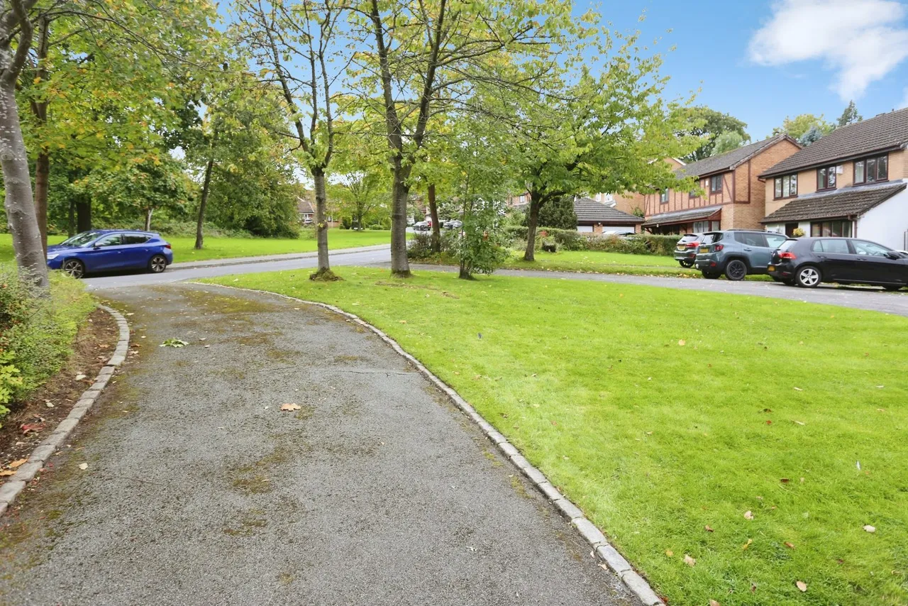 Bluestone Drive, Heaton Mersey, SK4, photo 13