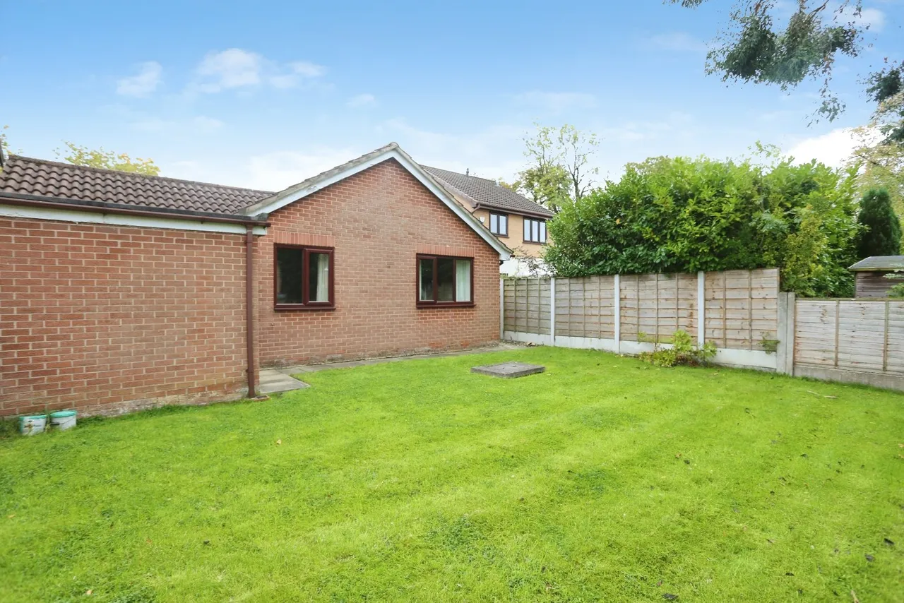 Bluestone Drive, Heaton Mersey, SK4, photo 12