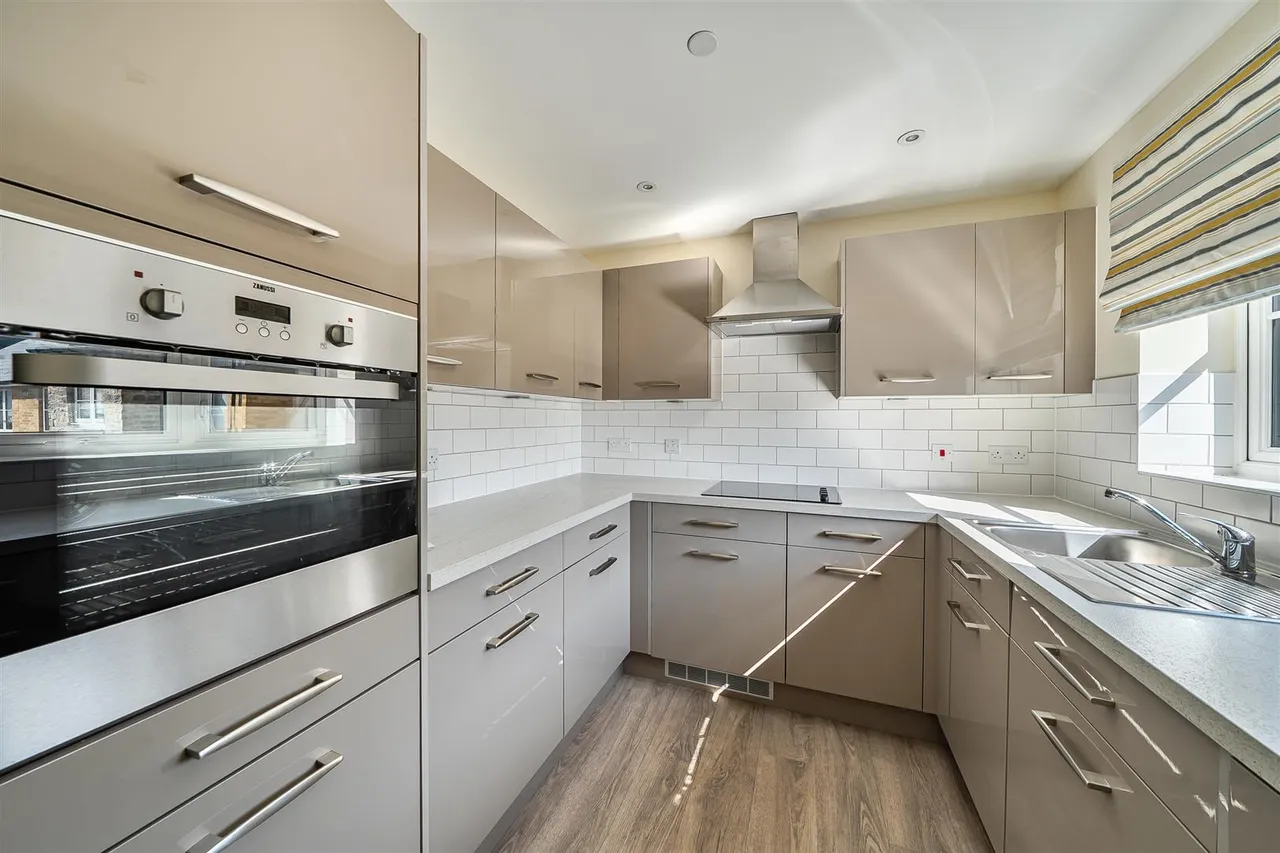 Westgate, Cowbridge, CF71, photo 2
