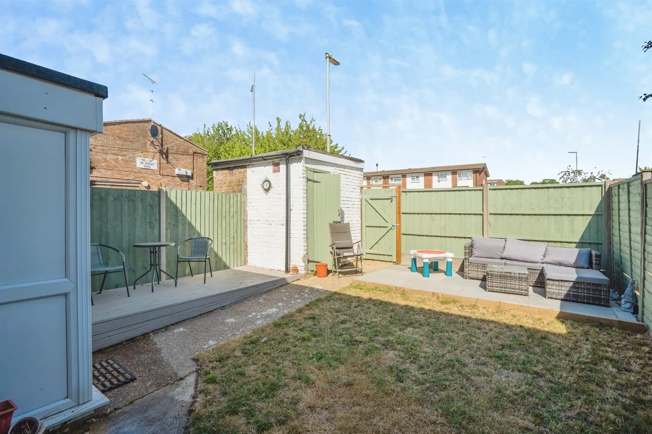 St. Denys Walk, Havant, PO9, photo 6