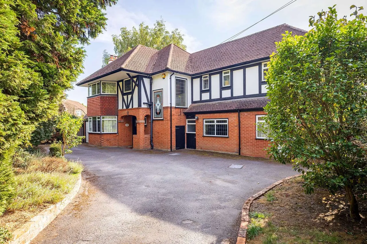 4 bed house for sale, Wych Hill Lane, Woking, GU22